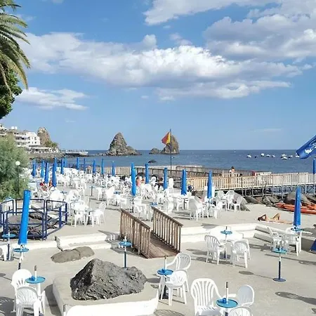 アパート Holiday Acitrezza Beach