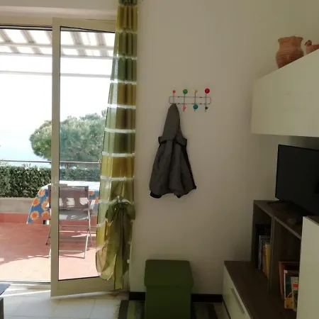 Holiday Acitrezza Beach Apartment